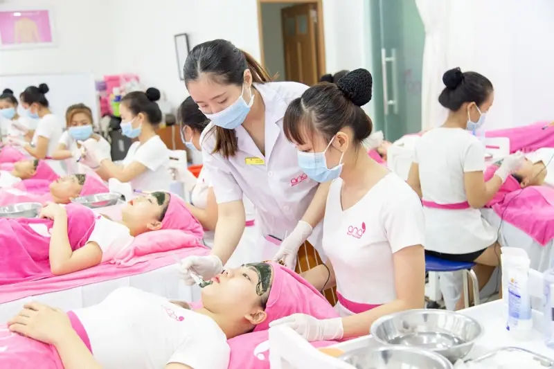 Con gái nên học nghề gì? Lựa chọn phù hợp đam mê xu hướng