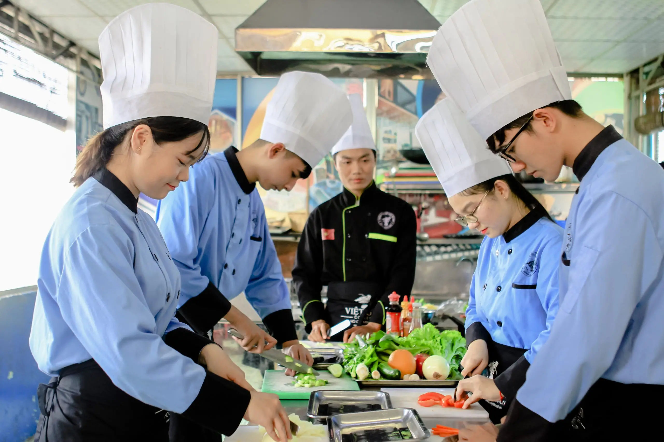 Công Việc Đầu Bếp Là Gì? Mô Tả Công Việc Yêu Cầu