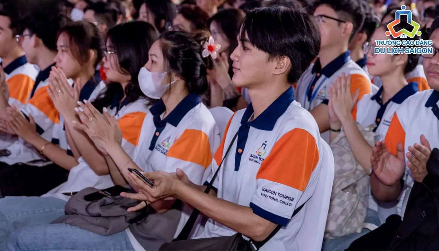 D01 gồm những môn nào? Cách tính điểm tổ hợp D01