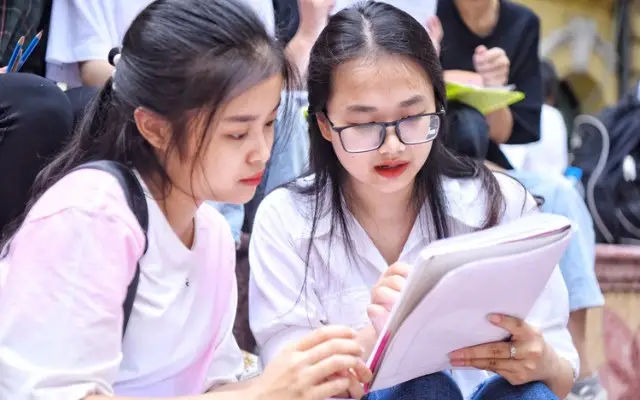 D01 gồm những môn nào? Cách tính điểm tổ hợp D01