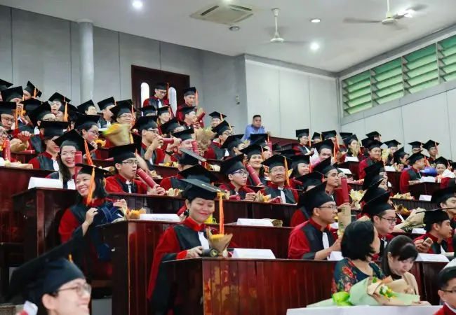 Học 2 Bằng Đại Học Cùng Lúc Tại Việt Nam - Hướng Dẫn Chi Tiết Lưu Ý