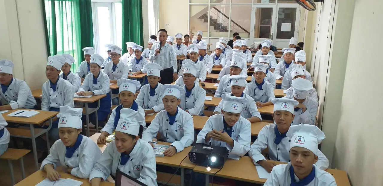 Học mầm non có cần bằng cấp 3 không