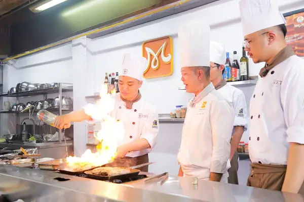 Học Nghề Đầu Bếp Có Cần Bằng Cấp Không? Làm Bằng ORG