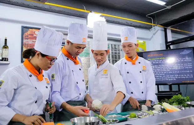Học Nghề Đầu Bếp Có Cần Bằng Cấp Không? Làm Bằng ORG