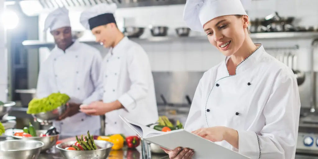 Học Nghề Đầu Bếp Có Cần Bằng Cấp Không? Làm Bằng ORG