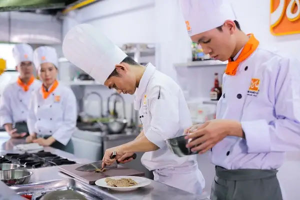 Học Nghề Đầu Bếp Có Cần Bằng Cấp? - Nắm Bắt Bí Quyết Thành Công