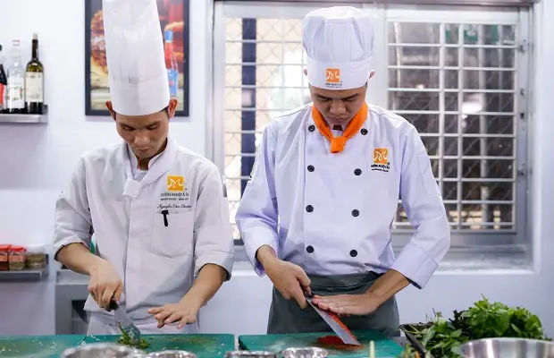 Học Nghề Đầu Bếp Có Cần Bằng Cấp? - Nắm Bắt Bí Quyết Thành Công