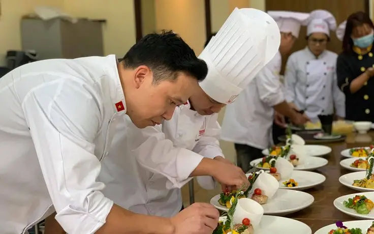 Học Nghề Đầu Bếp Có Cần Bằng Cấp? - Nắm Bắt Bí Quyết Thành Công