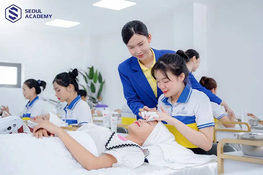 Học nghề gì cho nữ hiện nay? Lựa chọn ngành nghề phù hợp nhất