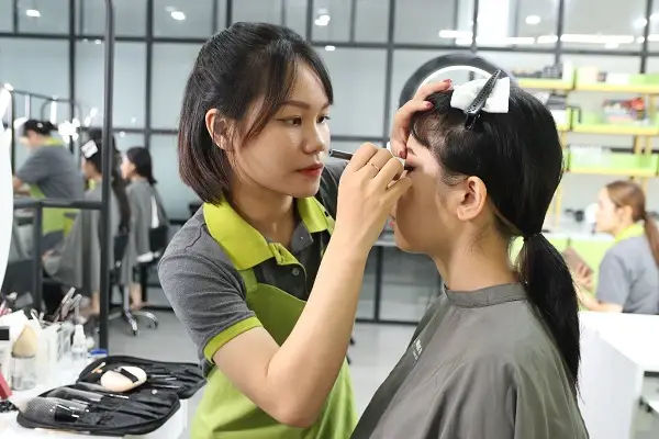 Học Nghề Gì Cho Nữ Hiện Nay? Những Lựa Chọn Hấp Dẫn Và Thị Trường Lao Động