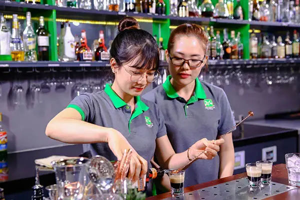 Học Nghề Gì Cho Nữ Hiện Nay? Những Lựa Chọn Hấp Dẫn Và Thị Trường Lao Động