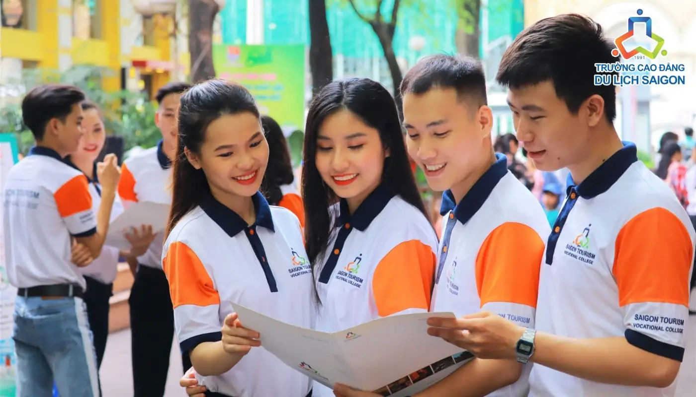 Học phí Cao đẳng Văn Lang: So sánh và ưu đãi học phí