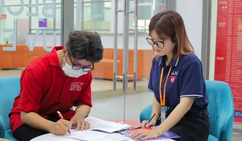 Học phí Cao đẳng Văn Lang: So sánh và ưu đãi học phí