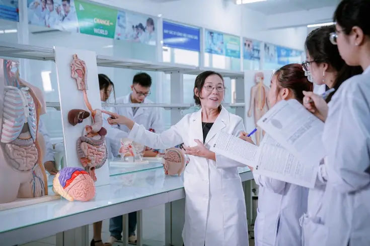 Học phí ngành Dược HUTECH: Thông tin chi tiết và kinh nghiệm học tập