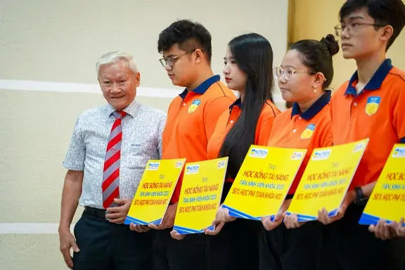 Học phí ngành Dược HUTECH: Thông tin chi tiết và kinh nghiệm học tập