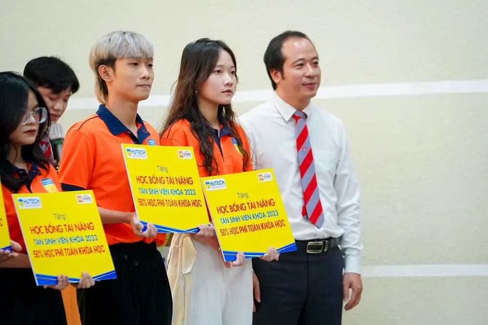 Học phí ngành Thiết kế Đồ họa HUTECH: Chi phí  Cơ hội