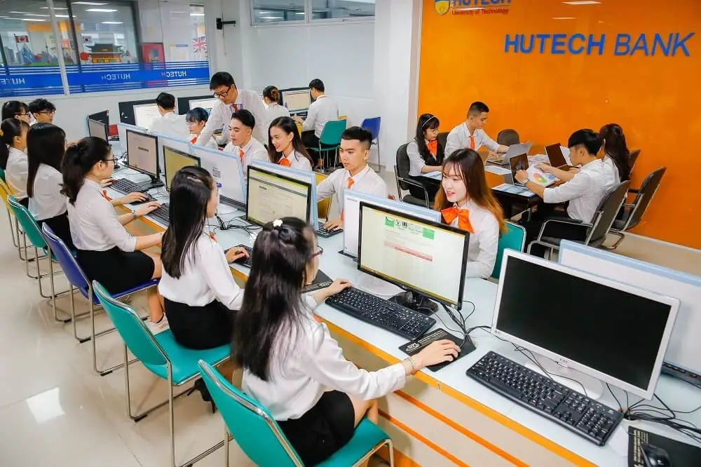 Học phí ngành Thiết kế Đồ họa HUTECH: Chi phí  Cơ hội
