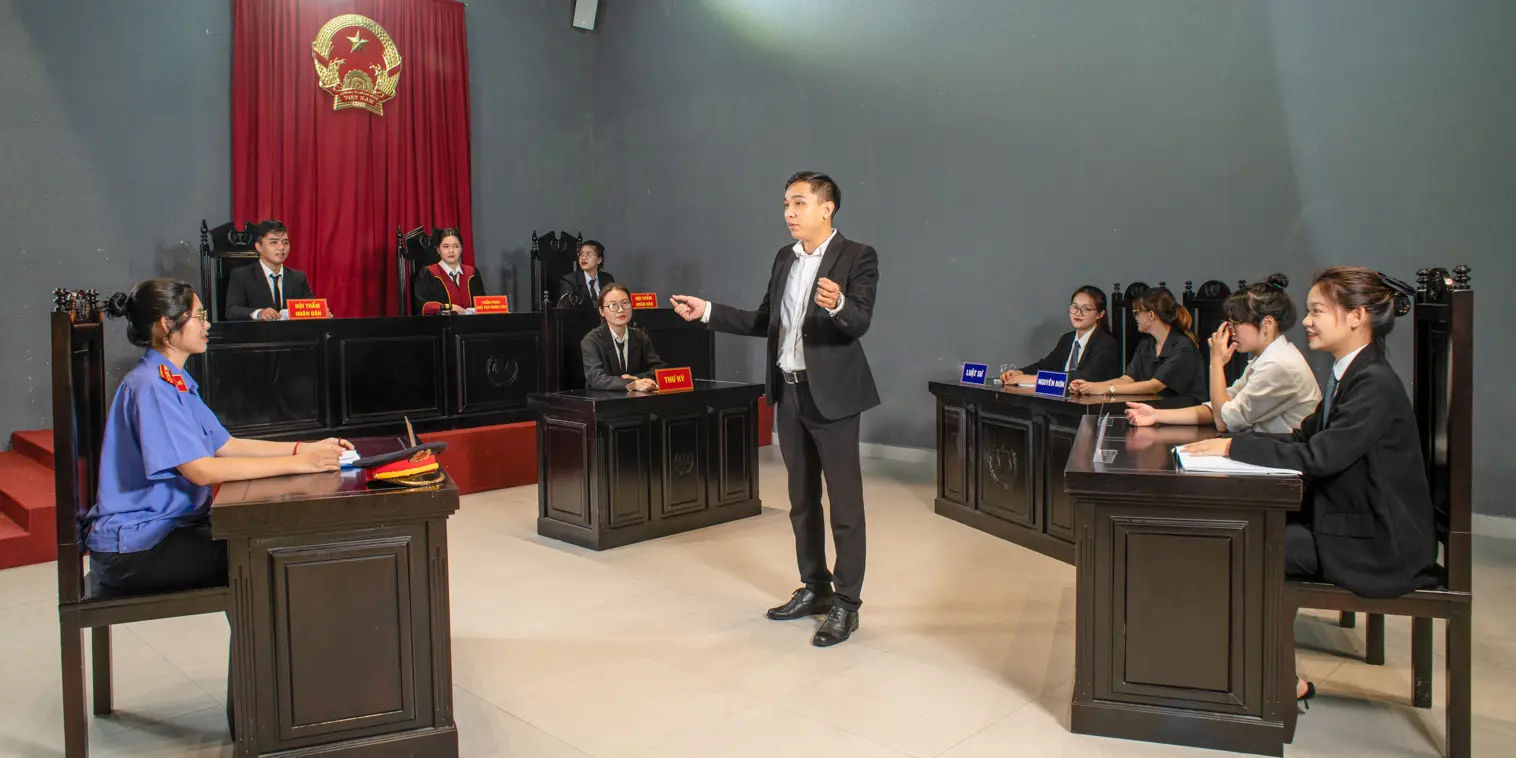 Học Văn Bằng 2 Luật Kinh Tế - Sự Lựa Chọn Hoàn Hảo Cho Tương Lai