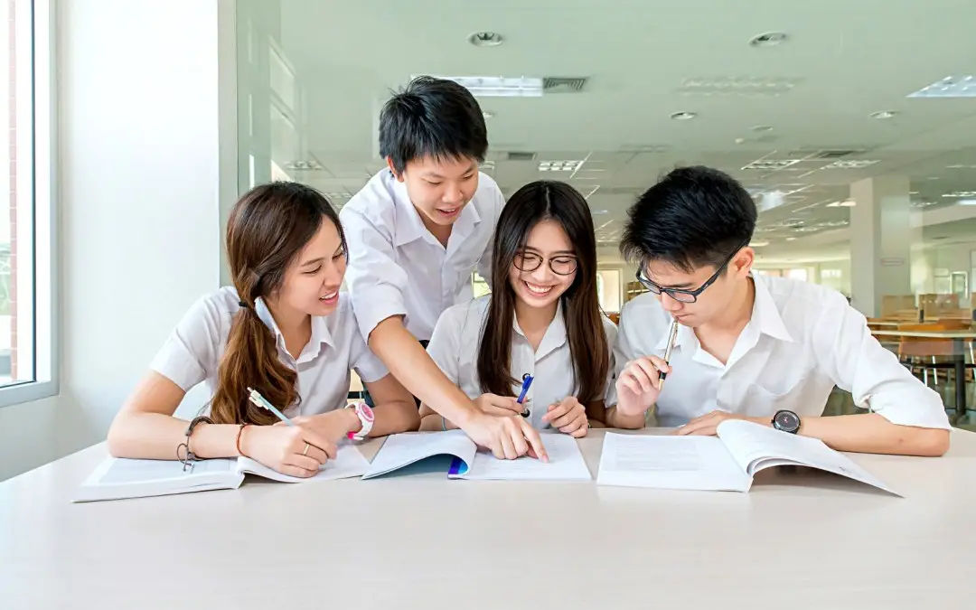 Học xong cấp 3 nên học nghề gì? Lựa chọn phù hợp cho tương lai