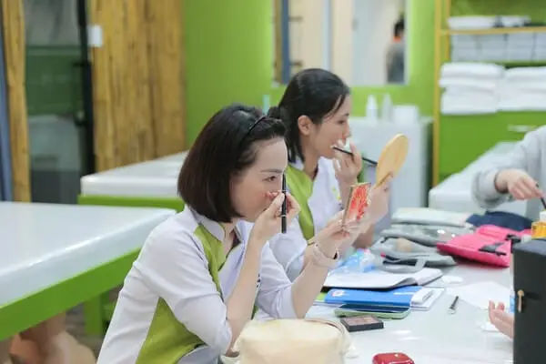 Khám phá cơ hội việc làm hấp dẫn cho người có bằng cấp 3