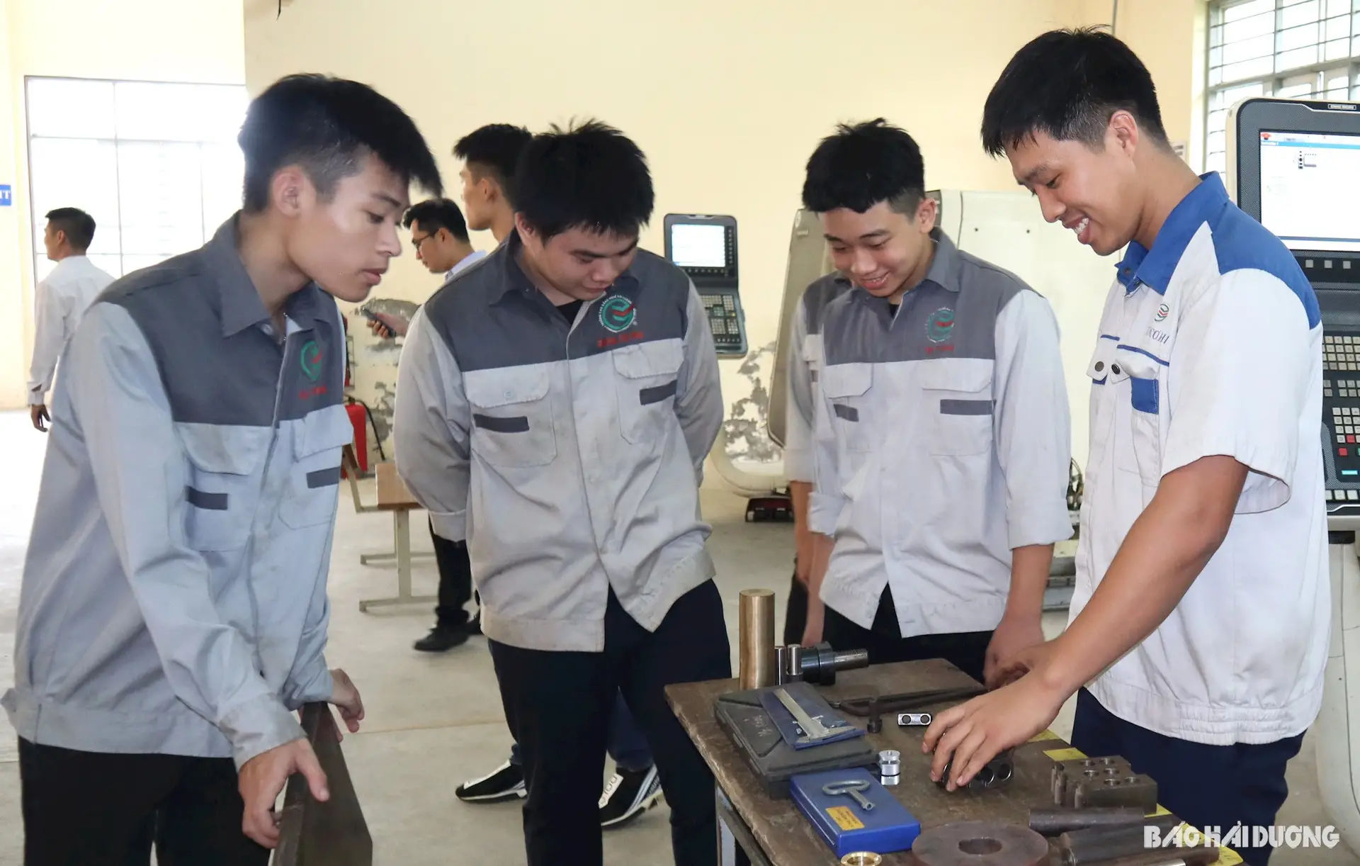 Không có bằng cấp 3 có đi XKLĐ được không?