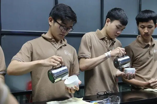 Không có bằng cấp 3, nên học nghề gì? Con đường thành công vẫn mở rộng!