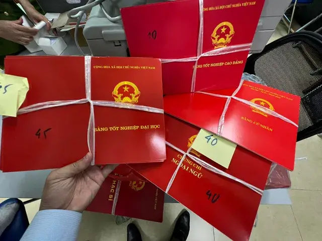 Làm Bằng Cao Đẳng Giả Uy Tín, Giá Rẻ - Giải Pháp Nhanh Chóng Cho Nhu Cầu Việc Làm