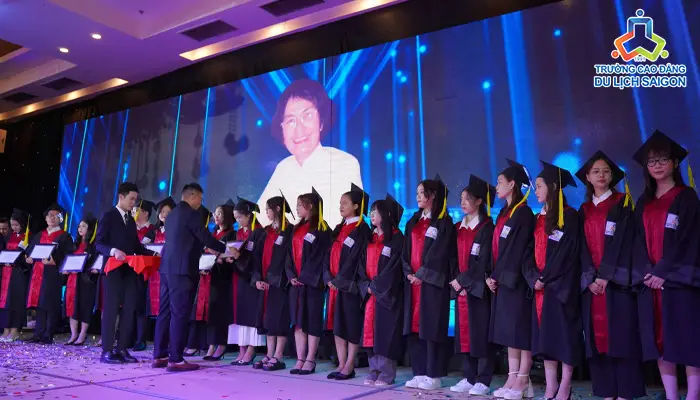 Làm Bằng Cao Đẳng Nghề - Chìa Khóa Vào Cánh Cửa Thành Công