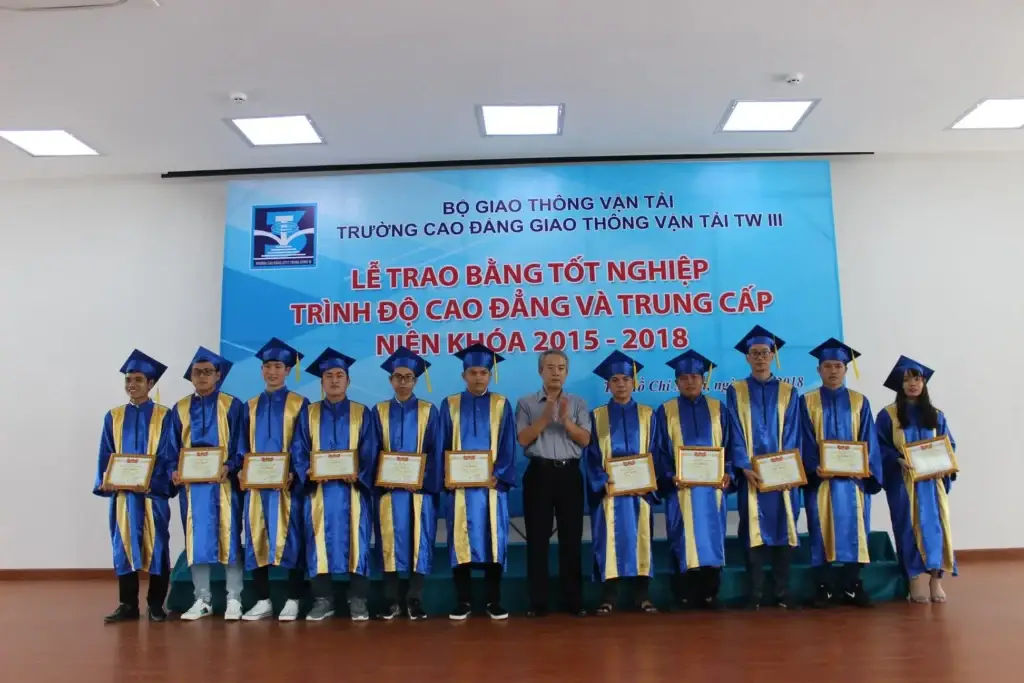 Làm Bằng Cao Đẳng Nghề - Chìa Khóa Vào Cánh Cửa Thành Công