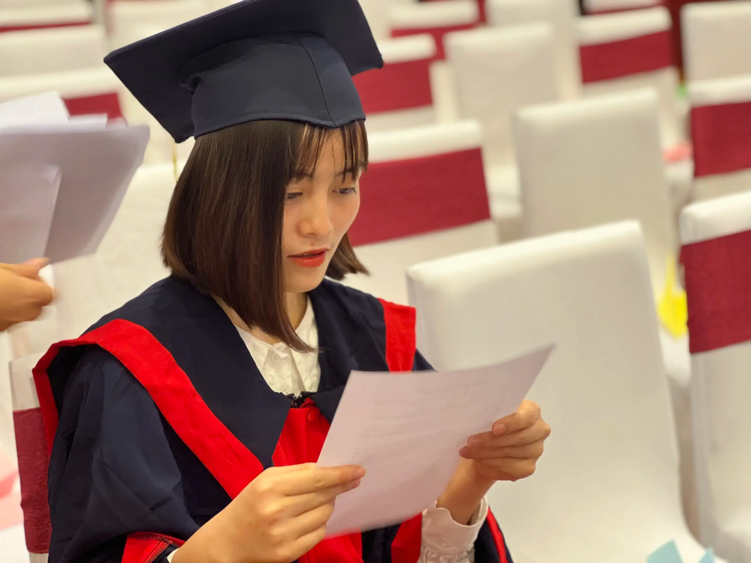 Làm bằng đại học có công chứng được không? Những điều cần biết