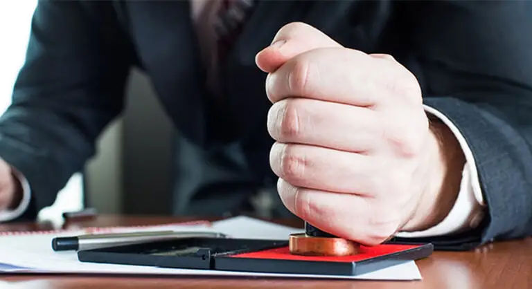 Làm bằng đại học có công chứng được không? Những điều cần biết