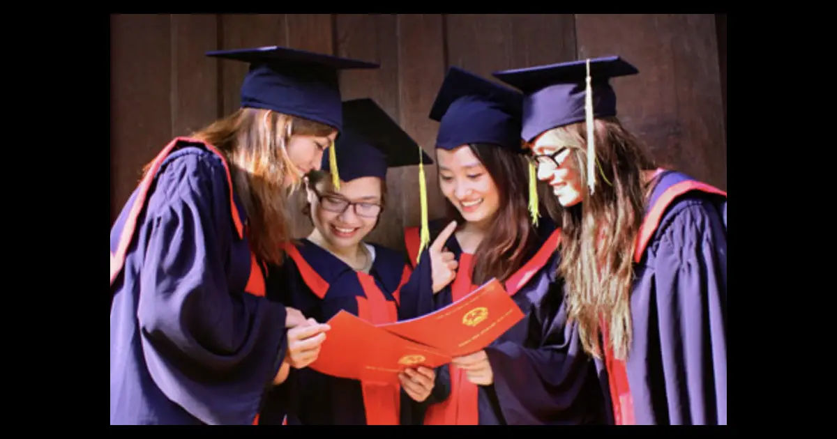 Làm bằng đại học có hồ sơ gốc lưu tại trường: Sự thật và rủi ro