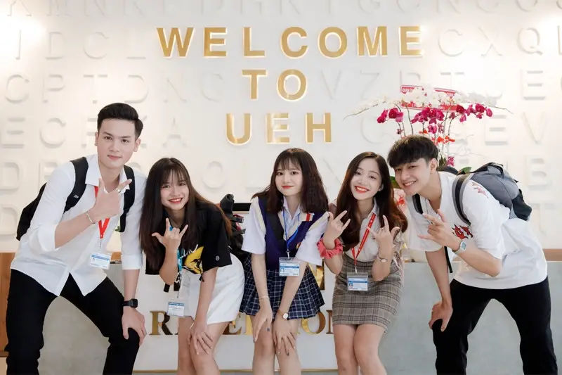 Làm Bằng Đại Học Kinh Tế TPHCM UEH Giá Rẻ, Tem Phôi Thật, Uy Tín
