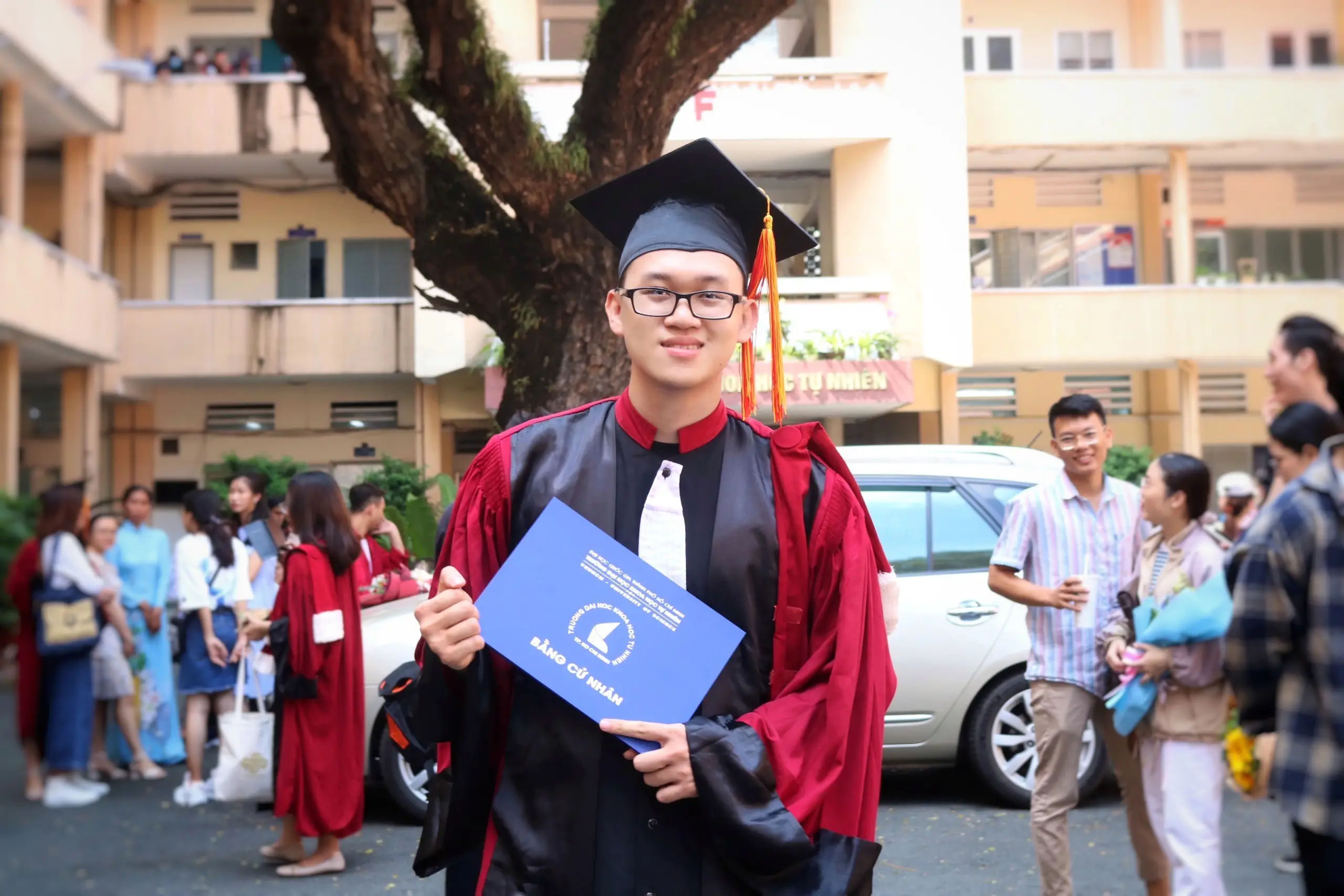 Làm Bằng Đại Học Quốc Gia TPHCM Giá Rẻ - Thật 100% - Có Hồ Sơ