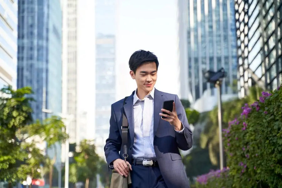 Làm Bằng - Thấu Hiểu Một Xu Hướng Nhưng Gây Tranh Cãi