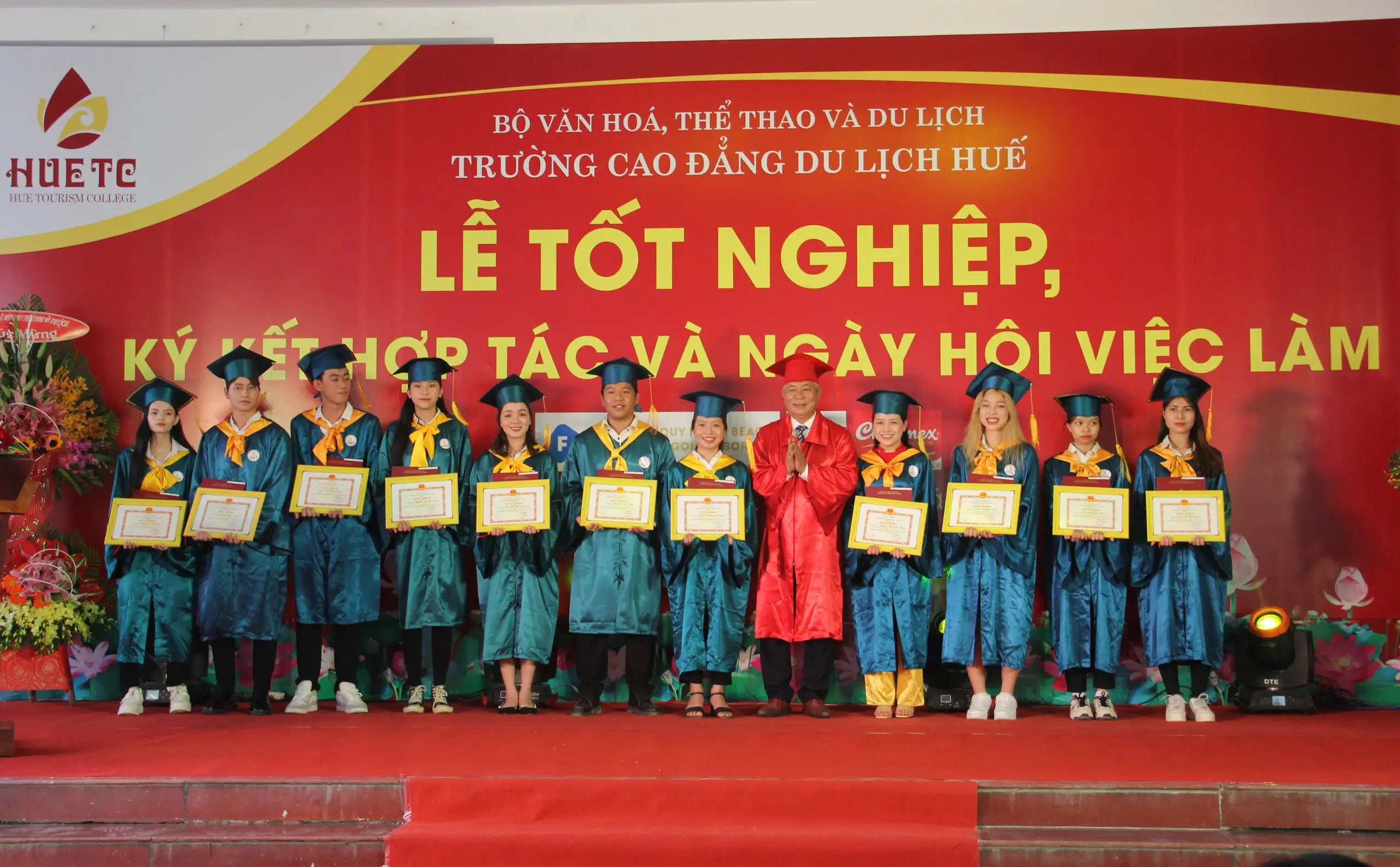 Làm Bằng Tốt Nghiệp Cao Đẳng Uy Tín - Giá Rẻ - Nhanh Chóng