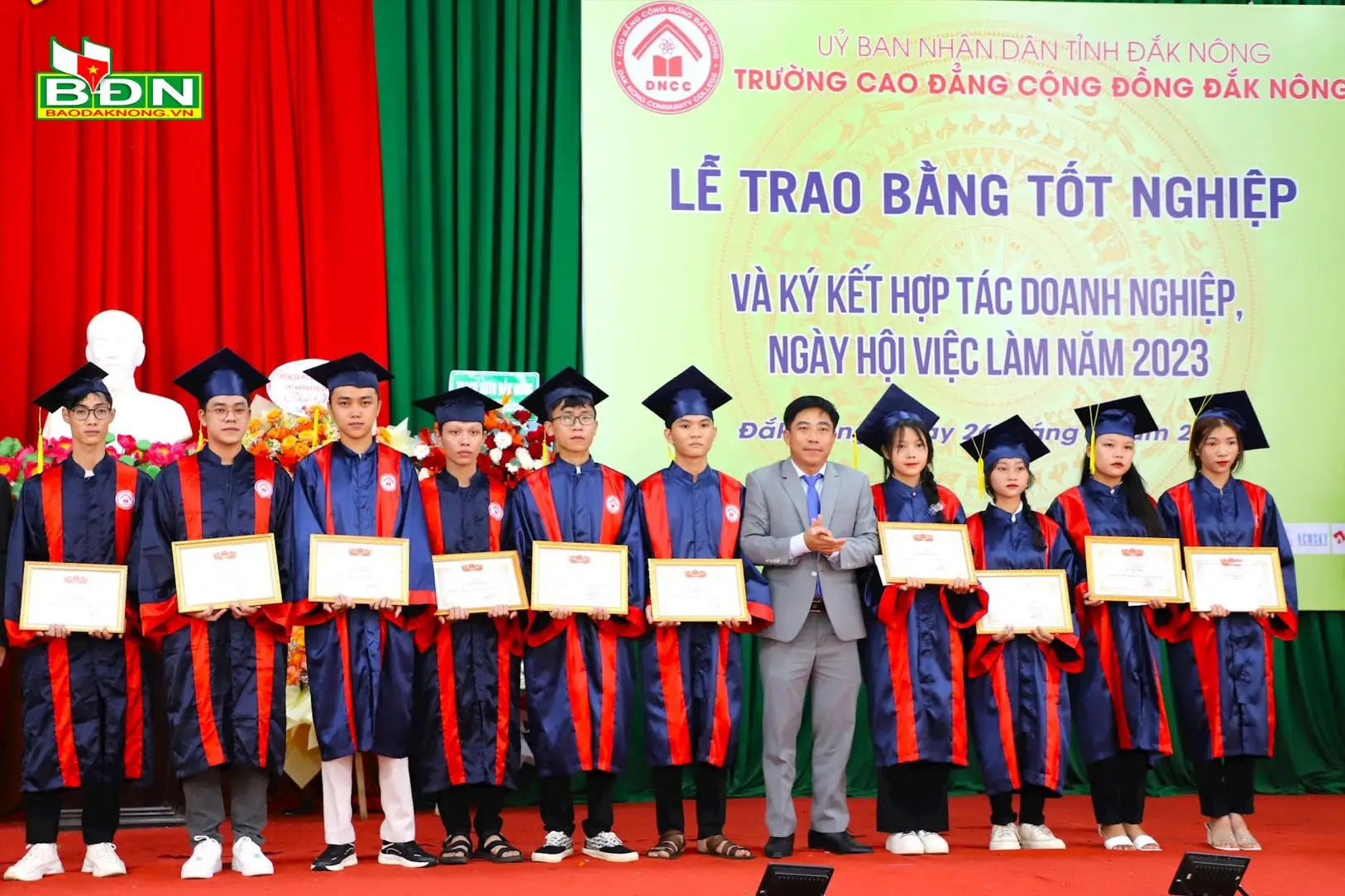 Làm Bằng Tốt Nghiệp Cao Đẳng Uy Tín - Giá Rẻ - Nhanh Chóng