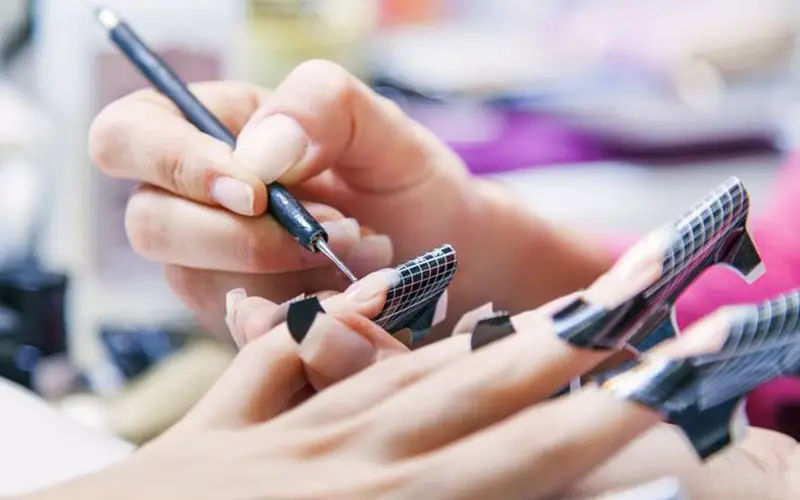 Làm Nail Ở Mỹ Lương Bao Nhiêu? Những Lưu Ý Cần Biết
