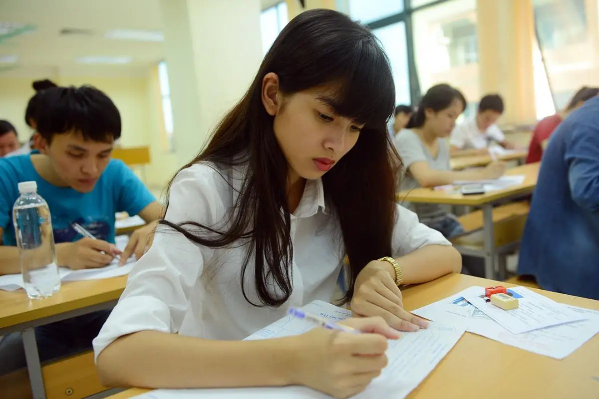 Làm phiên dịch có cần bằng cấp 3 không?