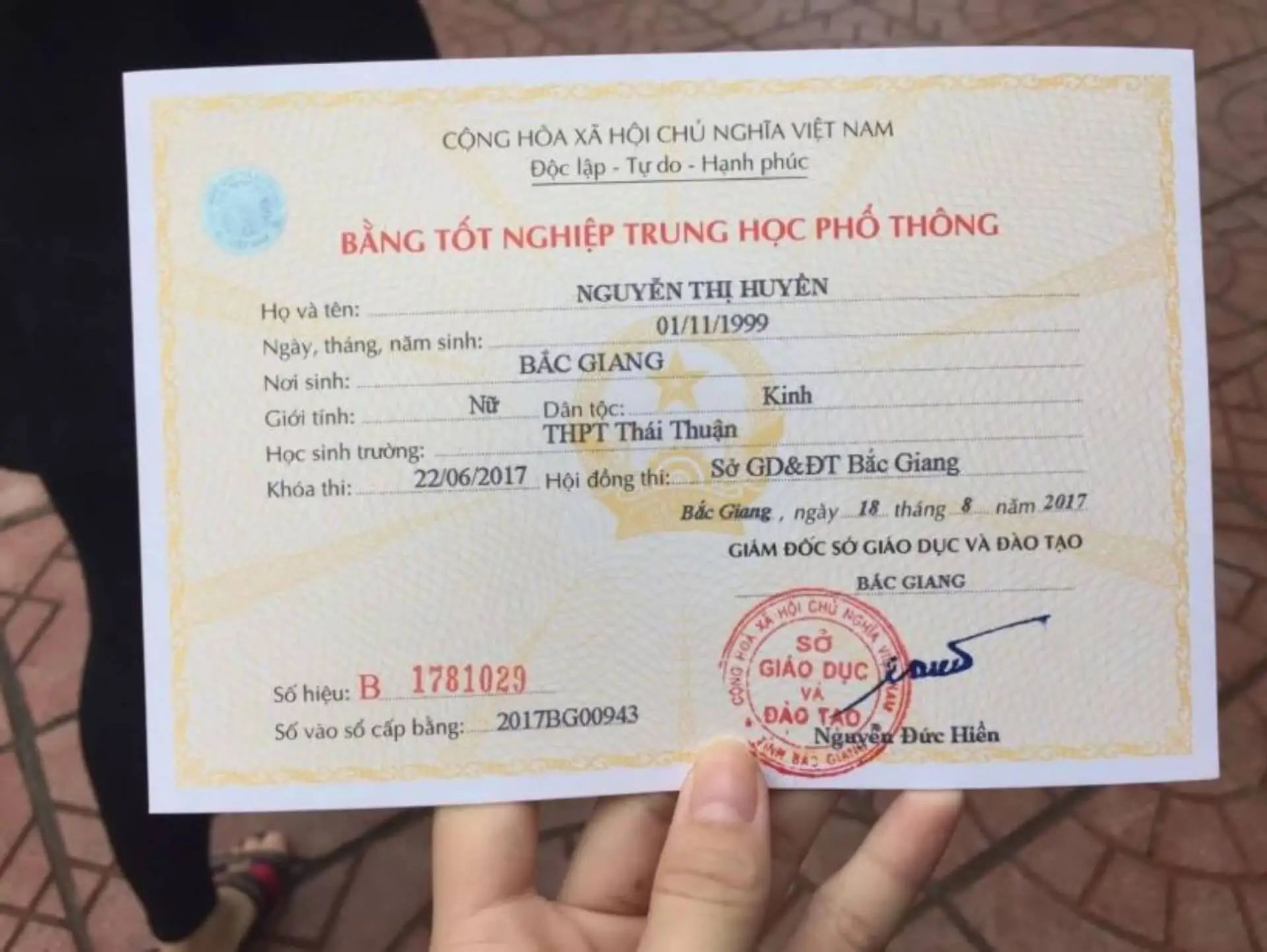 Mua Bằng Cấp 3 Thật - Hiện Thực Hóa Giấc Mơ Bằng Cấp