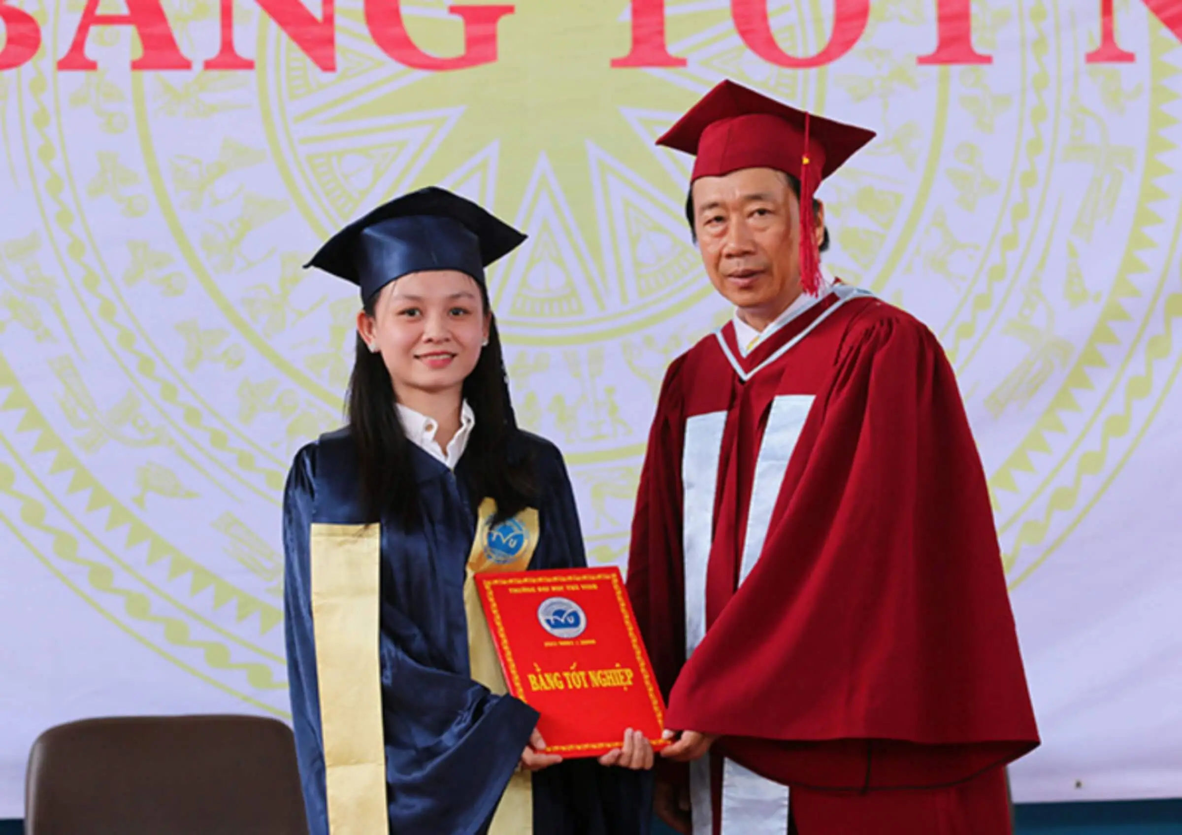 Mua bằng đại học ở đâu uy tín