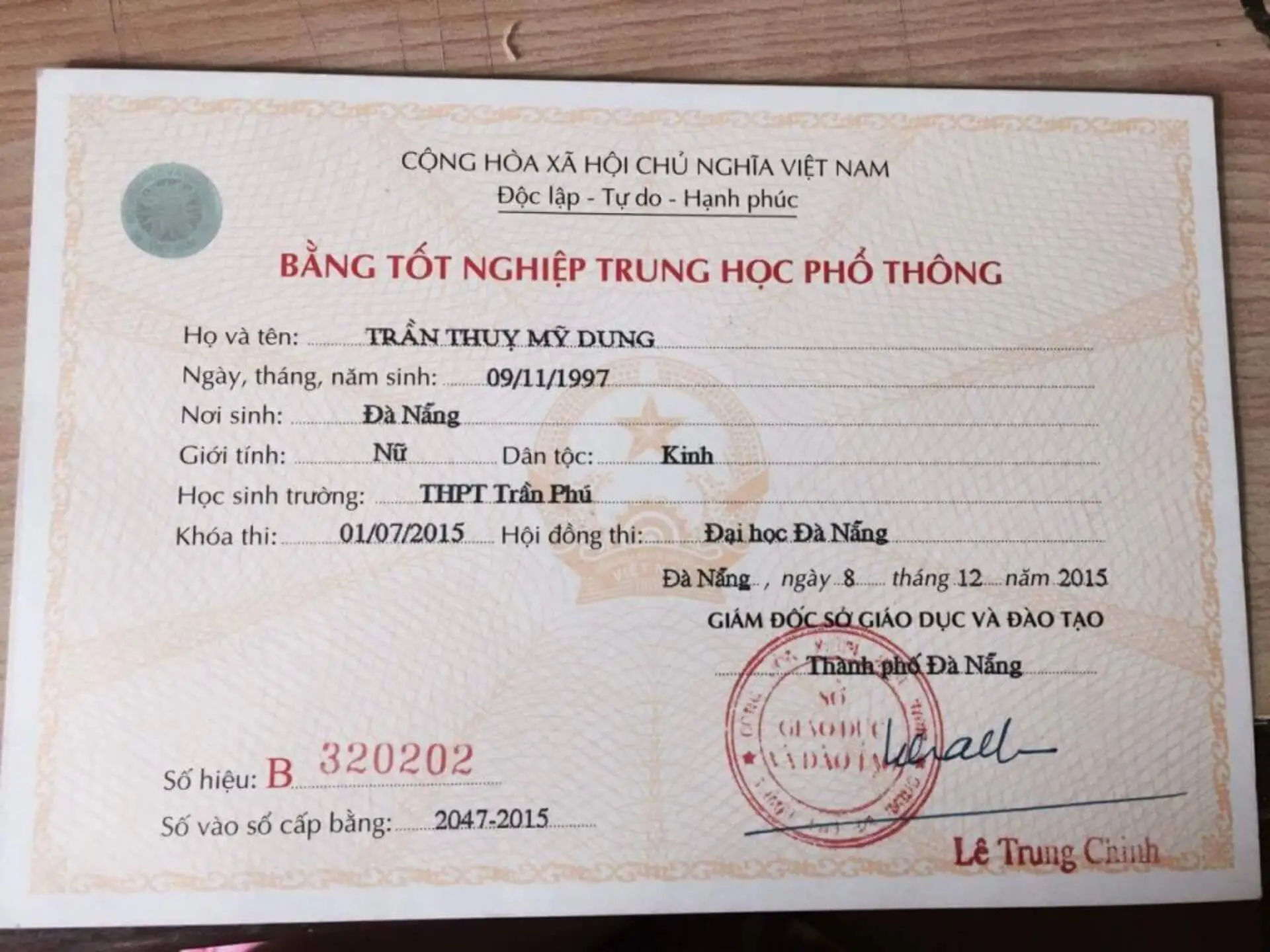Muốn được cấp lại bản sao bằng tốt nghiệp THPT thì thủ tục gồm những gì