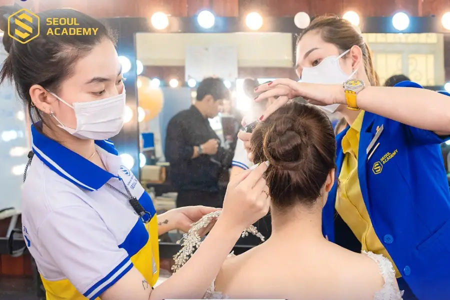 Nên Học nghề gì cho nữ có bằng cấp 3? Những ngành nghề HOT nhất hiện nay!