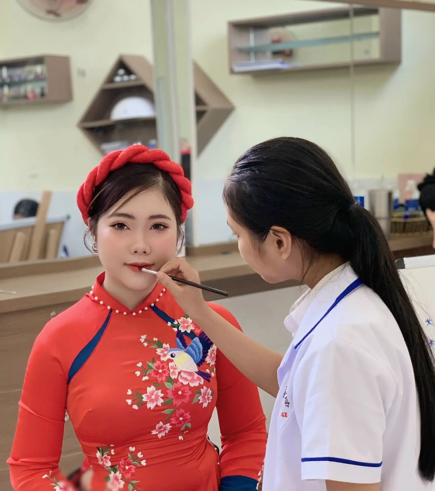 Nên Học nghề gì cho nữ có bằng cấp 3? Những ngành nghề HOT nhất hiện nay!