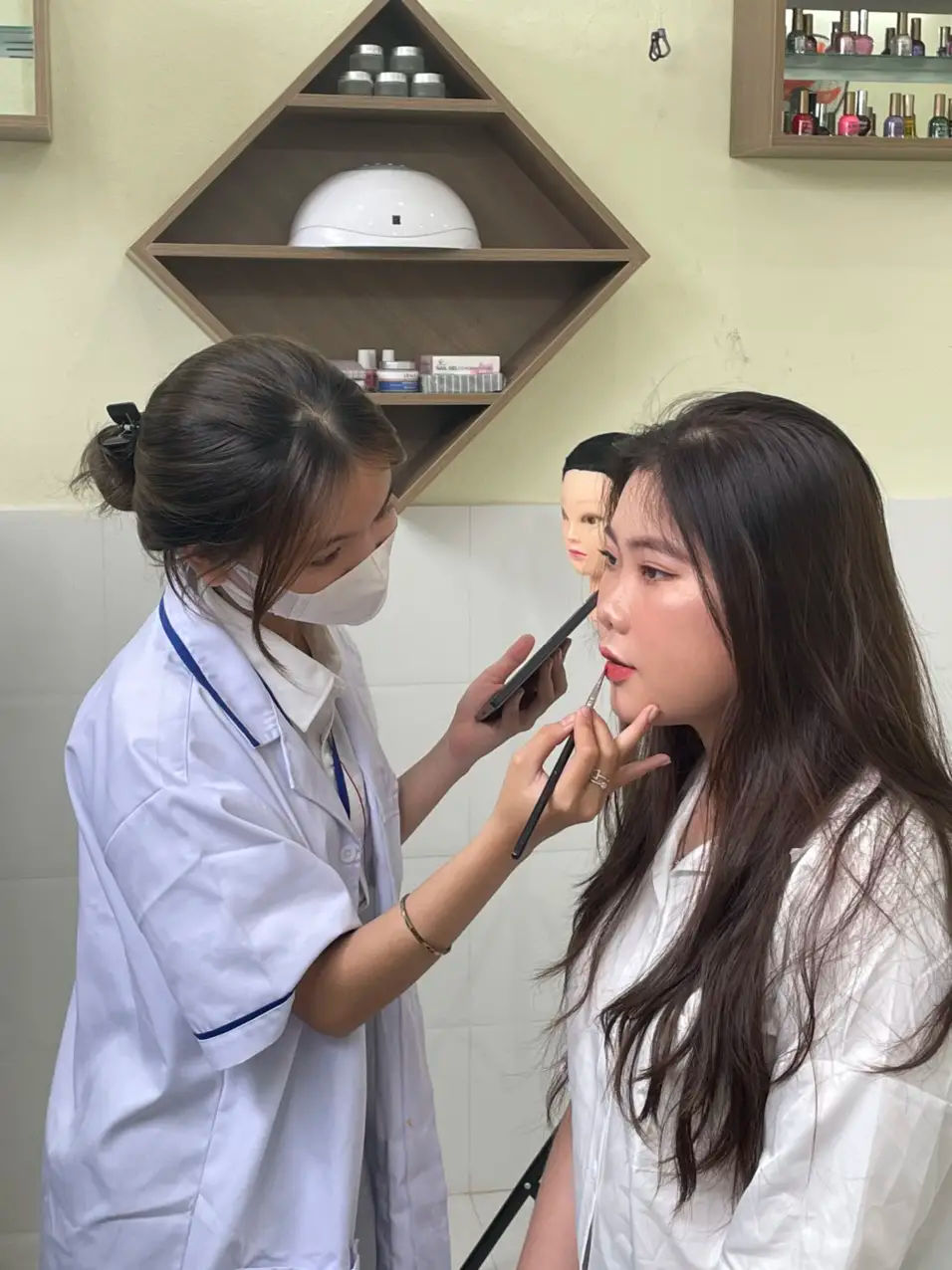 Nên Học Nghề Gì Cho Nữ Không Bằng Cấp? Tìm Việc Làm Dễ Dàng