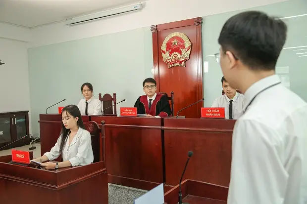 Ngành Luật Hệ Vừa Học Vừa Làm: Cơ Hội Và Thách Thức