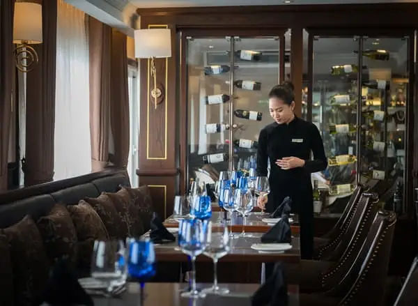 Ngành Quản Trị Khách Sạn - Học Gì? Ra Trường Làm Gì?