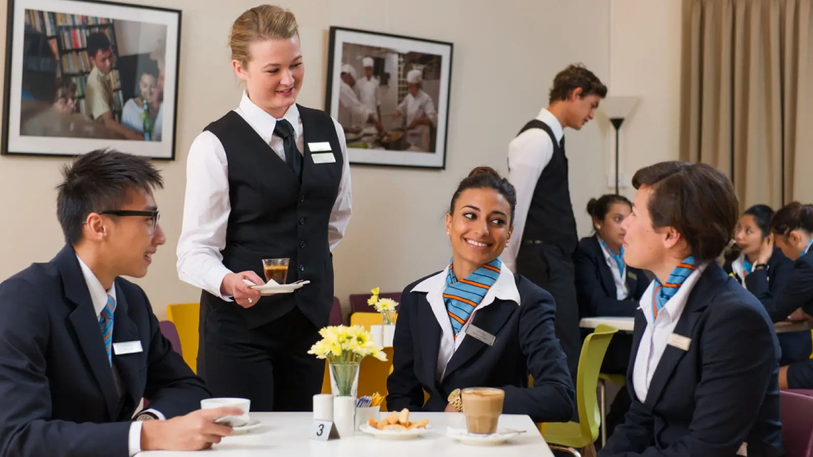 Ngành Quản Trị Khách Sạn - Học Gì? Ra Trường Làm Gì?