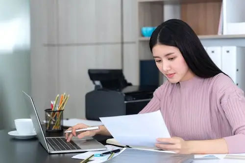 Nghề lương cao cho nữ - Top 10 ngành nghề dễ xin việc và ổn định