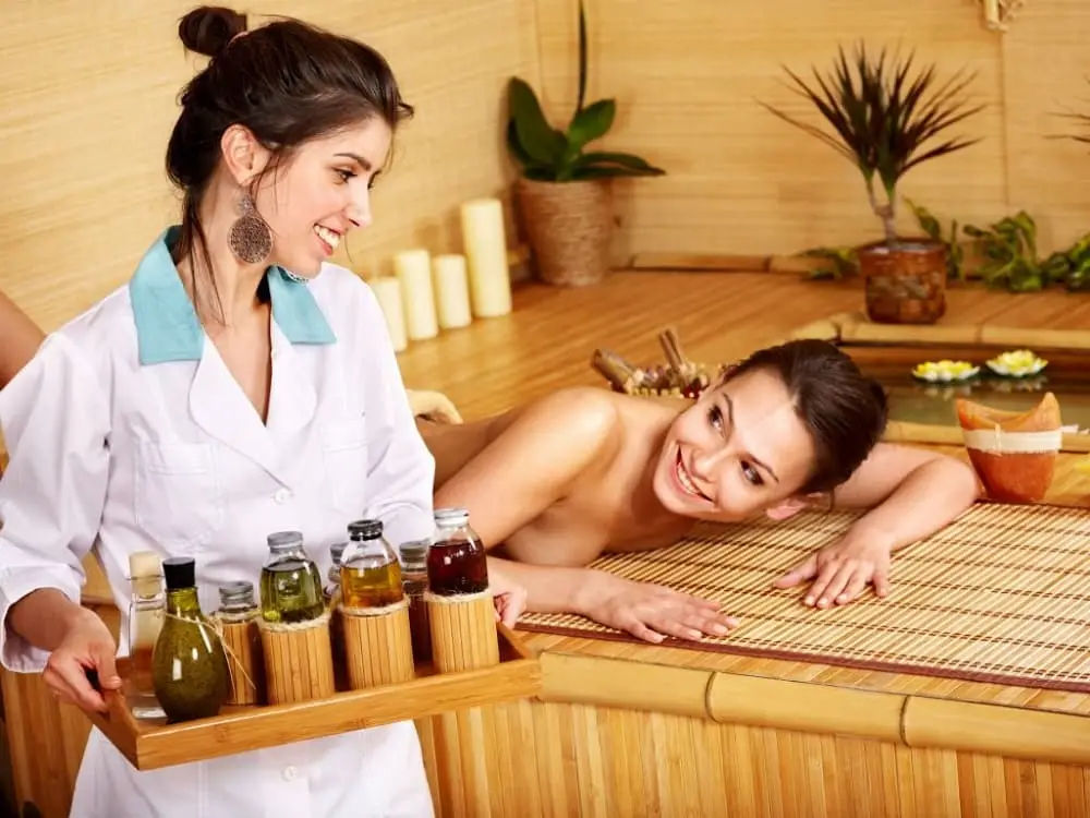 Nghề lương cao cho nữ - Top 10 ngành nghề dễ xin việc và ổn định